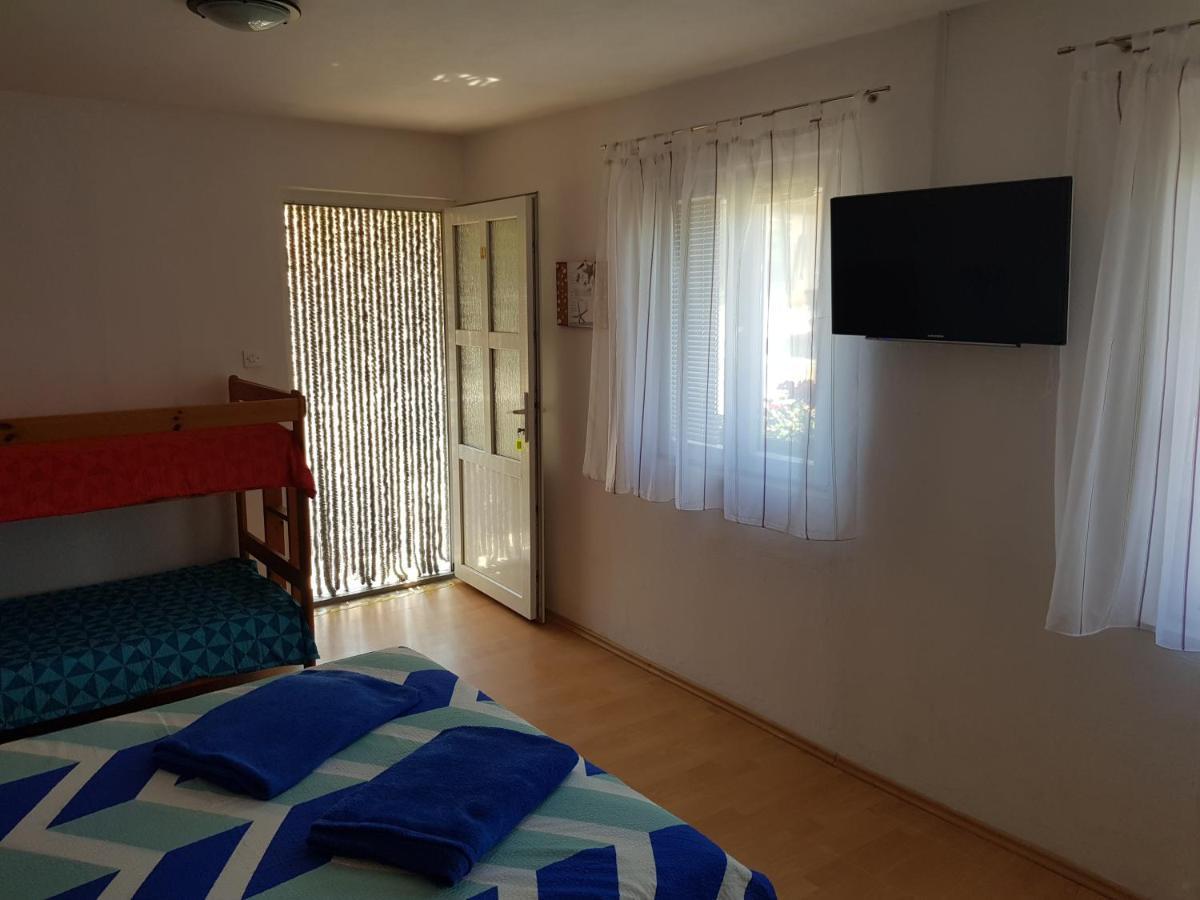 Apartments Nikol Lopar Bagian luar foto